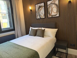2 chambres, fer et planche à repasser, Wi-Fi gratuit, draps fournis