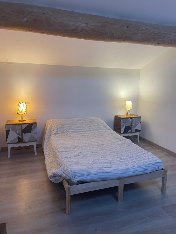 2 bedrooms, WiFi, bed sheets