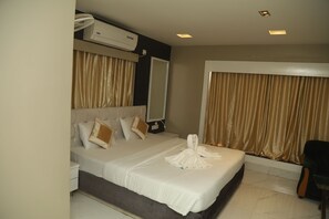 Soundproofing, free WiFi, bed sheets - Geetanjali International (Deoghar)