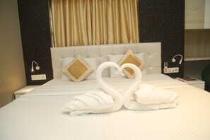 Soundproofing, free WiFi, bed sheets - Geetanjali International (Deoghar)