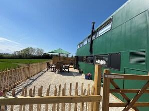 Outdoor dining - The Bus On The Hill
Stay in total peace in Devon, home of 2 moors and 2 shores (Huntsham)