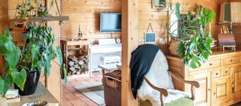 Luxury lakeside cottage with swimming pool