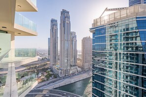 Exterior - Balcony with Panoramic Dubai Water Canal and City Views, Walking Distance to Metro and Marine Transport (Dubai)