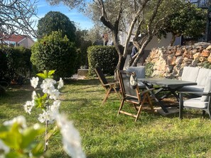 Outdoor dining - Meldaria Residence_Apartment Deluxe with 2 Bedrooms and Balcony (Krk)