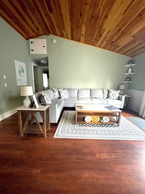 Living area - Cozy & Spotless 2‑Bedroom Cottage Just Minutes to Acadia National Park (Tremont)