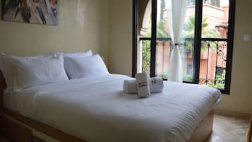 Departamento, vista al jardín, junto a la alberca | Cortinas blackout, insonorización y wifi gratis