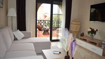 Apartment, Garden View, Poolside | Living area