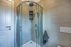 Shower, hair dryer, soap - LAVANDA - Relax in Greenery & Explore Istria (Istria County)