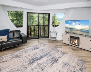 Smart TV, fireplace