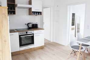 Micro-ondes, four, plaque de cuisson, lave-vaisselle