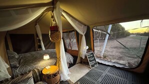Telt – comfort, terrasse, utsikt mot høyde