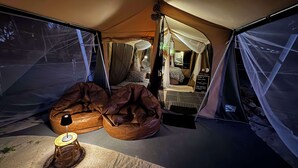 Telt – comfort, terrasse, utsikt mot høyde | Oppholdsområde