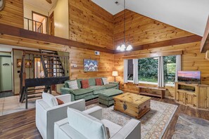 Cabaña Prestigio, 3 habitaciones, para no fumadores, cocina | Sala de estar | Smart TV de 32 pulgadas con canales digitales, chimenea y tenis de mesa