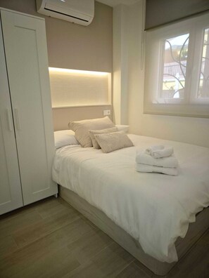 1 habitación, tabla de planchar con plancha, wifi y ropa de cama 