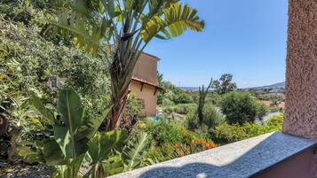 Appartement Familial, 1 chambre, terrasse, côté montagne (Sea Garden - B4 with parkng) | Enceinte de l’hébergement