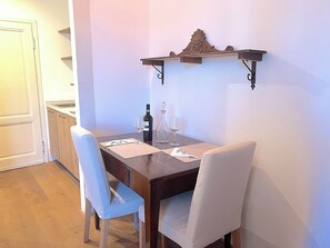 Dining - LO STUDIOLO - A charming Studio in Chianti near Florence (San Casciano in Val di Pesa)