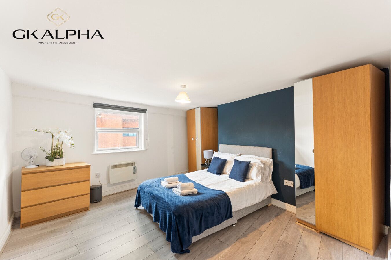 2 habitaciones, escritorio, tabla de planchar con plancha y wifi gratis 