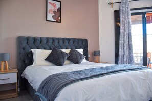 3 habitaciones, tabla de planchar con plancha, wifi y ropa de cama 