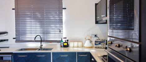 Micro-ondas, fogão, cooktop, lava-louças