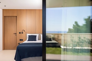 6 quartos, ferros/tábuas de passar roupa, Wi-Fi, roupa de cama