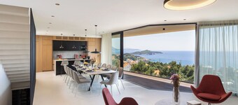 Luxurious 6-bedroom Dubrovnik villa with rooftop saltwater pool