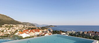Luxurious 6-bedroom Dubrovnik villa with rooftop saltwater pool