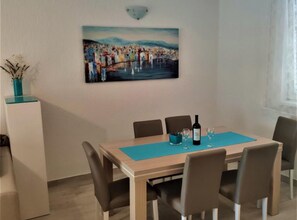 Apartment (Standard Two Bedroom Apartment with T) | Dining room - Apartments Dea & Paula (Vodice)