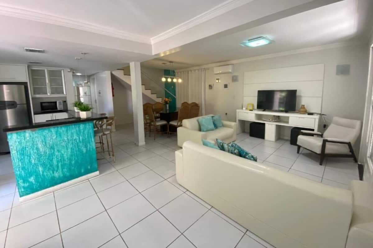Family Apartment, 4 Bedrooms, Beachside | 2 bedrooms, laptop workspace, bed sheets