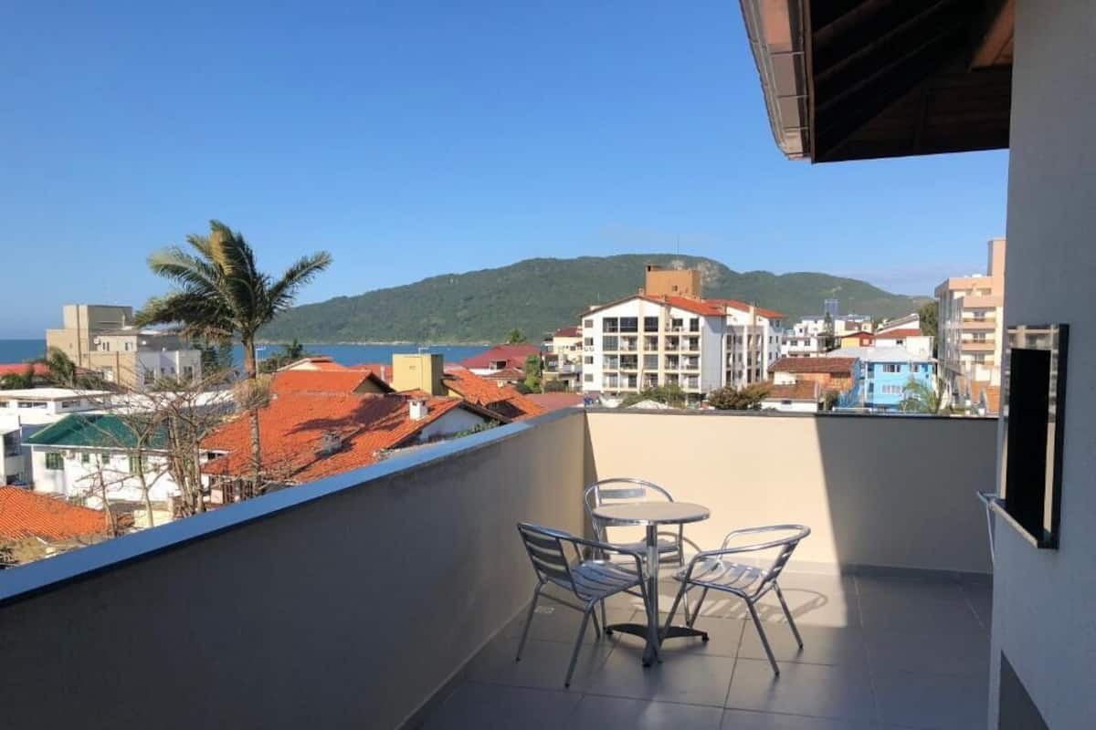 Comfort Penthouse, 3 Bedrooms, Beachside | 2 bedrooms, laptop workspace, bed sheets
