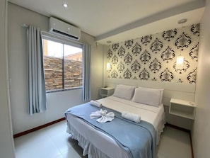 Junior Apartment, 1 Bedroom | Laptop workspace, bed sheets