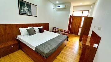 Deluxe Double or Twin Room, Garden View | Desk, laptop workspace, blackout curtains, soundproofing
