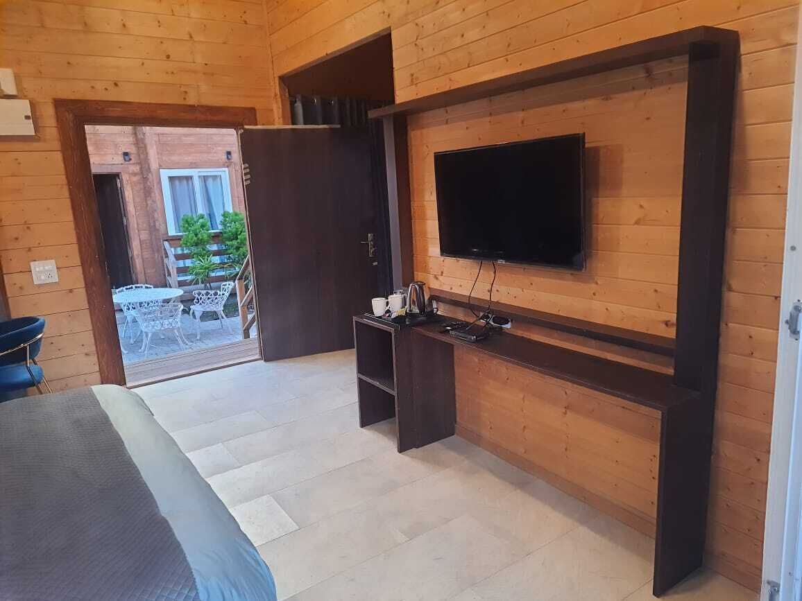 Classic Double Room, 1 Bedroom, Mountain View | Egyptian cotton sheets, premium bedding, memory-foam beds