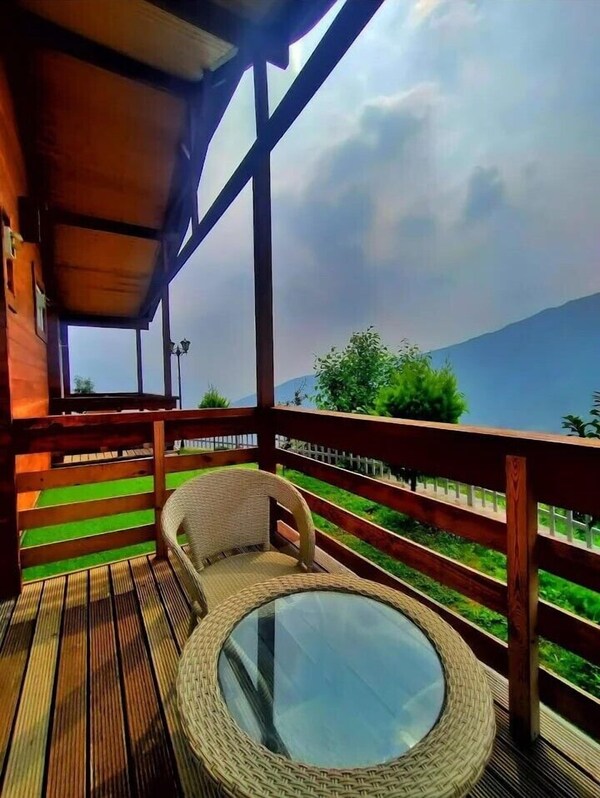 Kafal Village Wood House - Himachal Pradesh