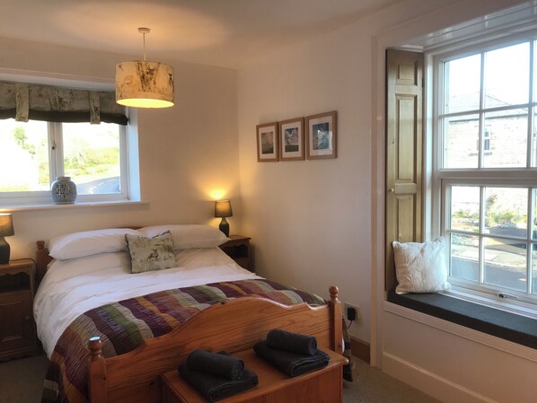 2 bedrooms, iron/ironing board, travel cot, WiFi