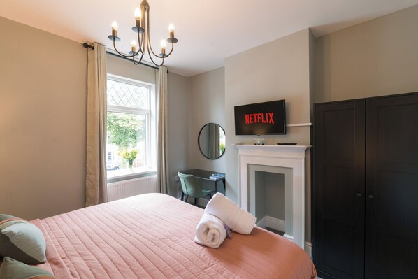 3 bedrooms, iron/ironing board, WiFi, bed sheets