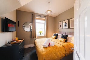3 habitaciones, tabla de planchar con plancha, wifi y ropa de cama