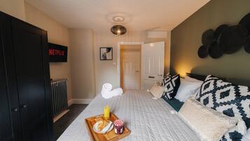 3 bedrooms, iron/ironing board, WiFi, bed sheets