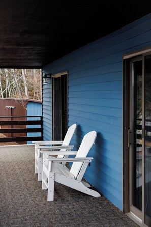 Terrace/patio - Sandy Point Resort's Incredible Family Retreat (Ely)