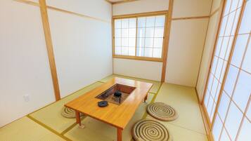 Family Apartment, Non Smoking, Garden View | Free WiFi, bed sheets