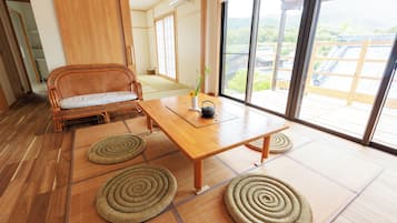Family Apartment, Non Smoking, Garden View | Living area