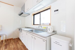 Family Apartment, Non Smoking, Garden View | Private kitchen