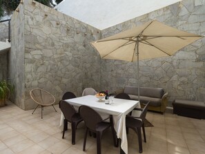 House | Outdoor dining