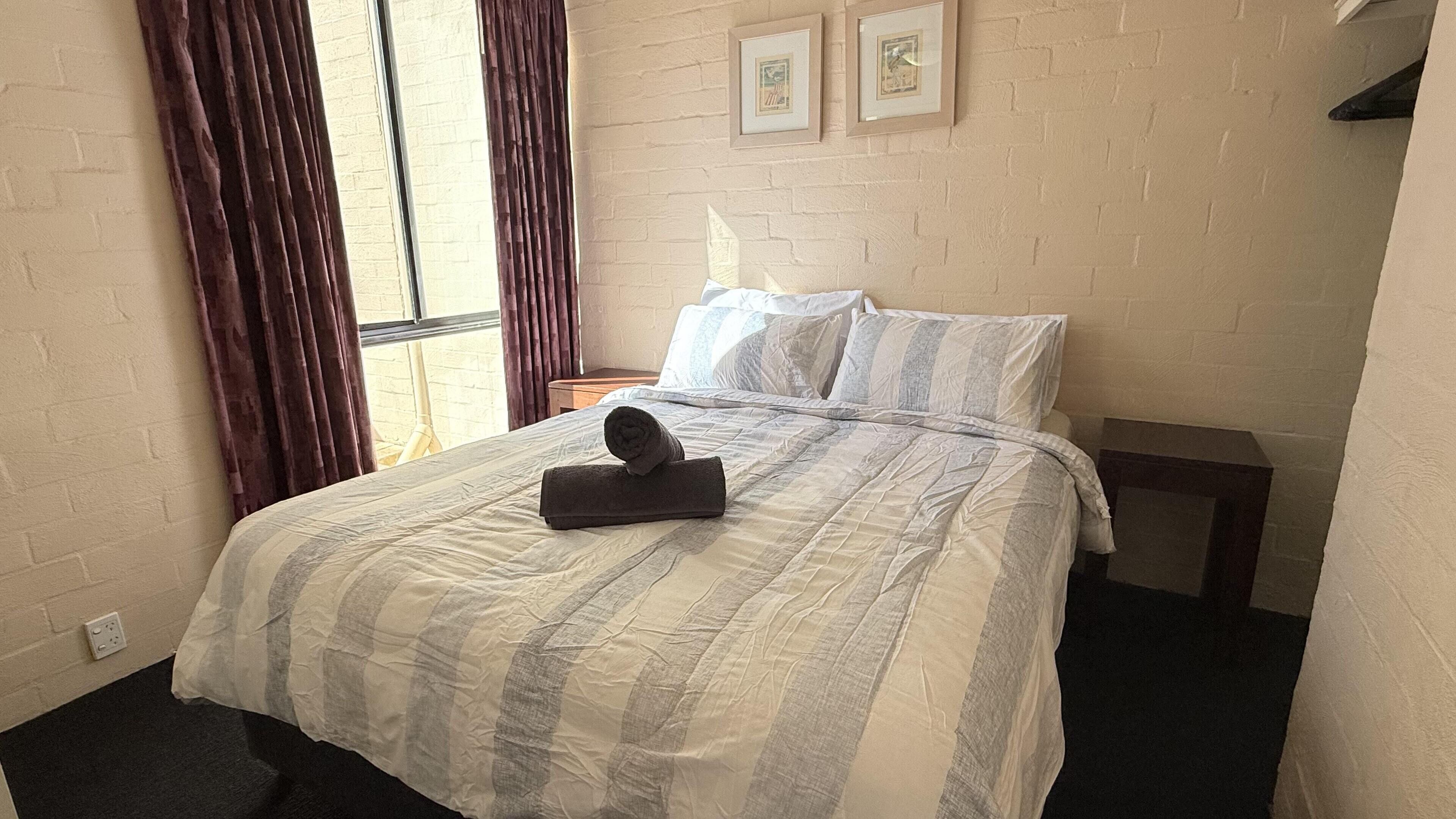 2 chambres, fer et planche à repasser, Wi-Fi, draps fournis