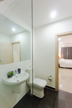 Jabón y papel higiénico