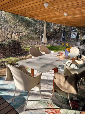 Outdoor dining