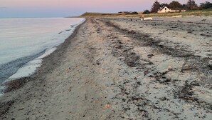 Beach - Seaside holiday home (Grenaa)