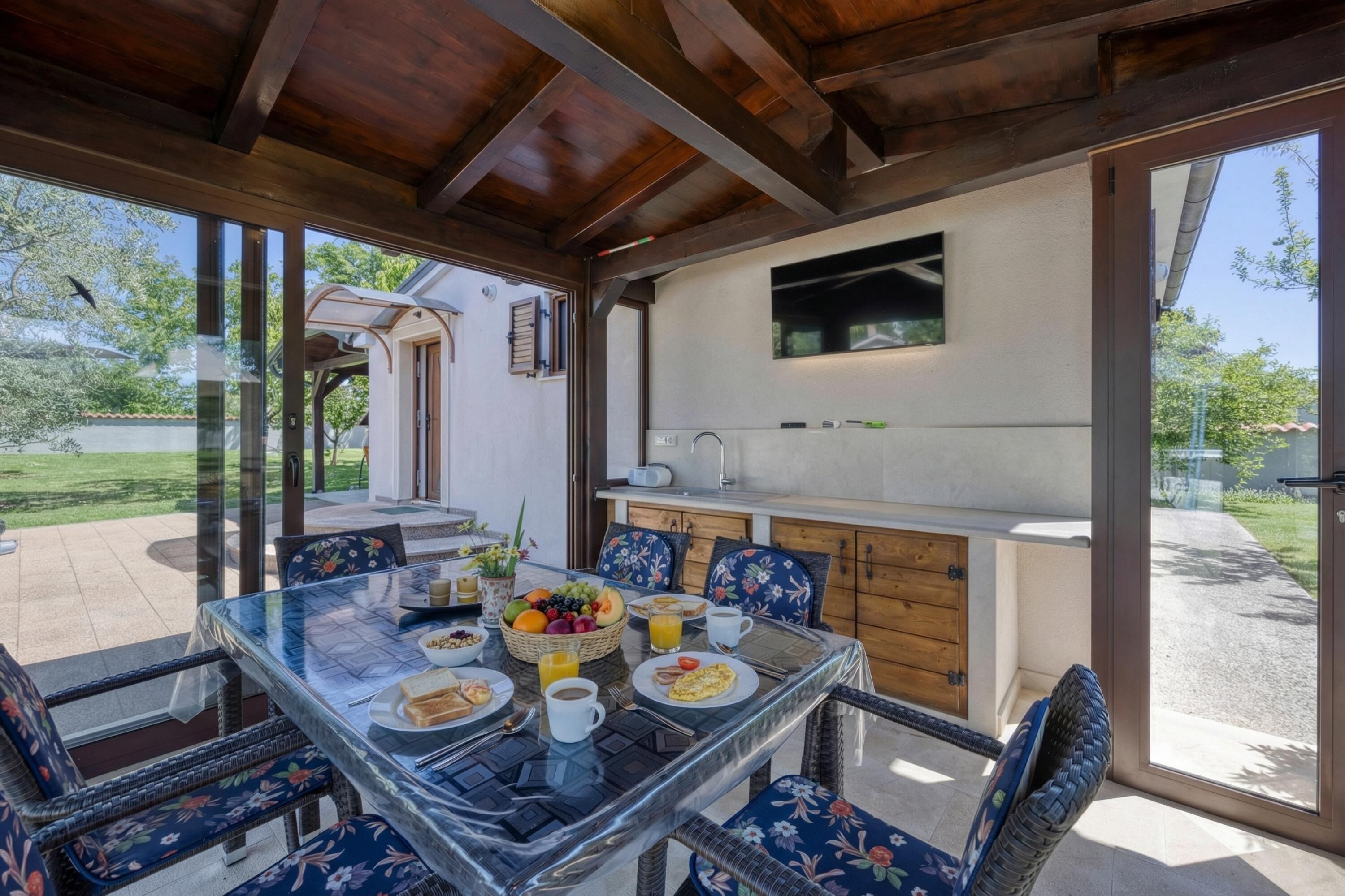 Hus Standard - flera sovrum (House Stella Nature) | Restaurang utomhus