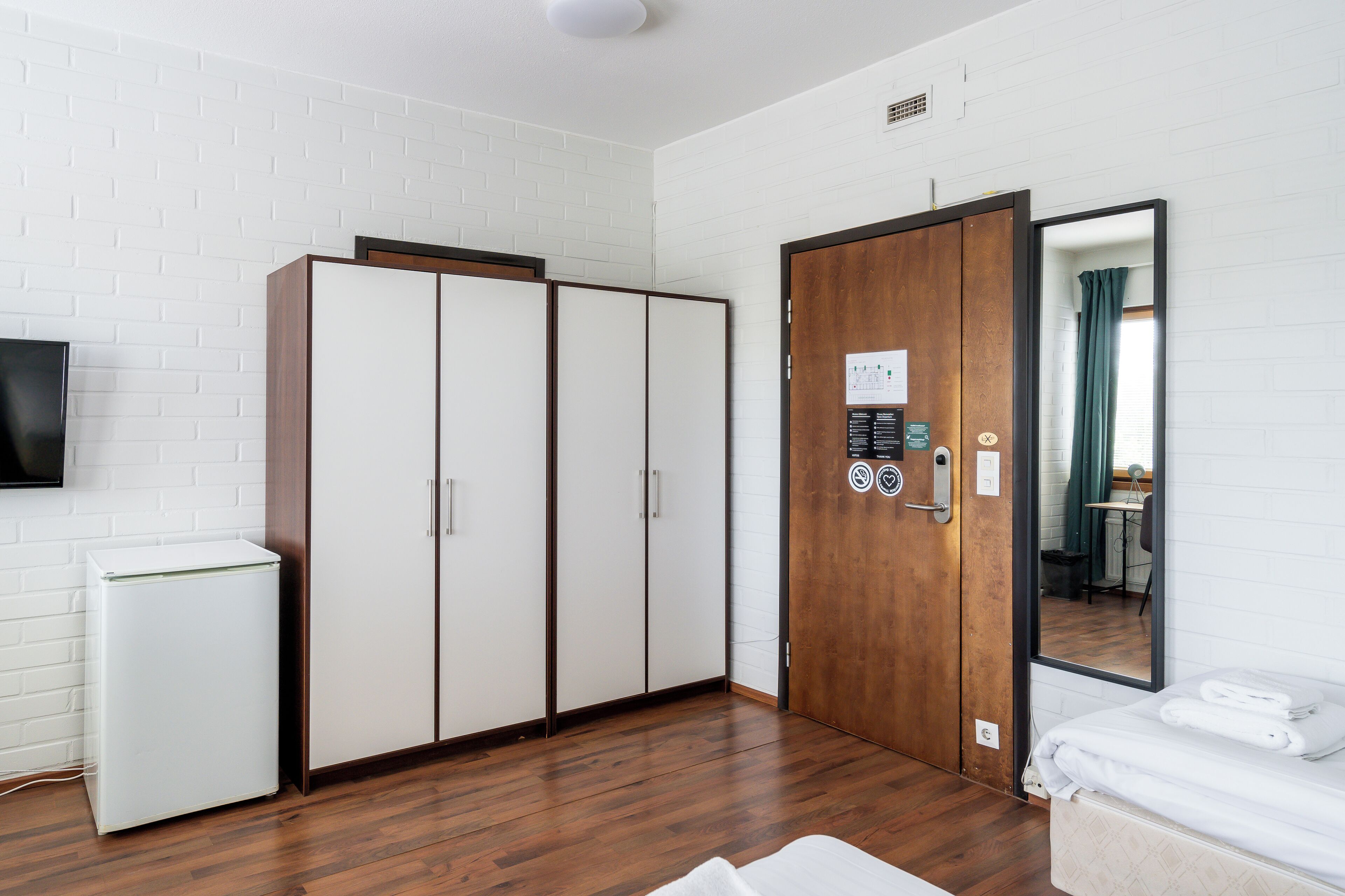 Quarto triplo standard, banheiro compartilhado | Escrivaninha, Wi-Fi de cortesia, roupa de cama