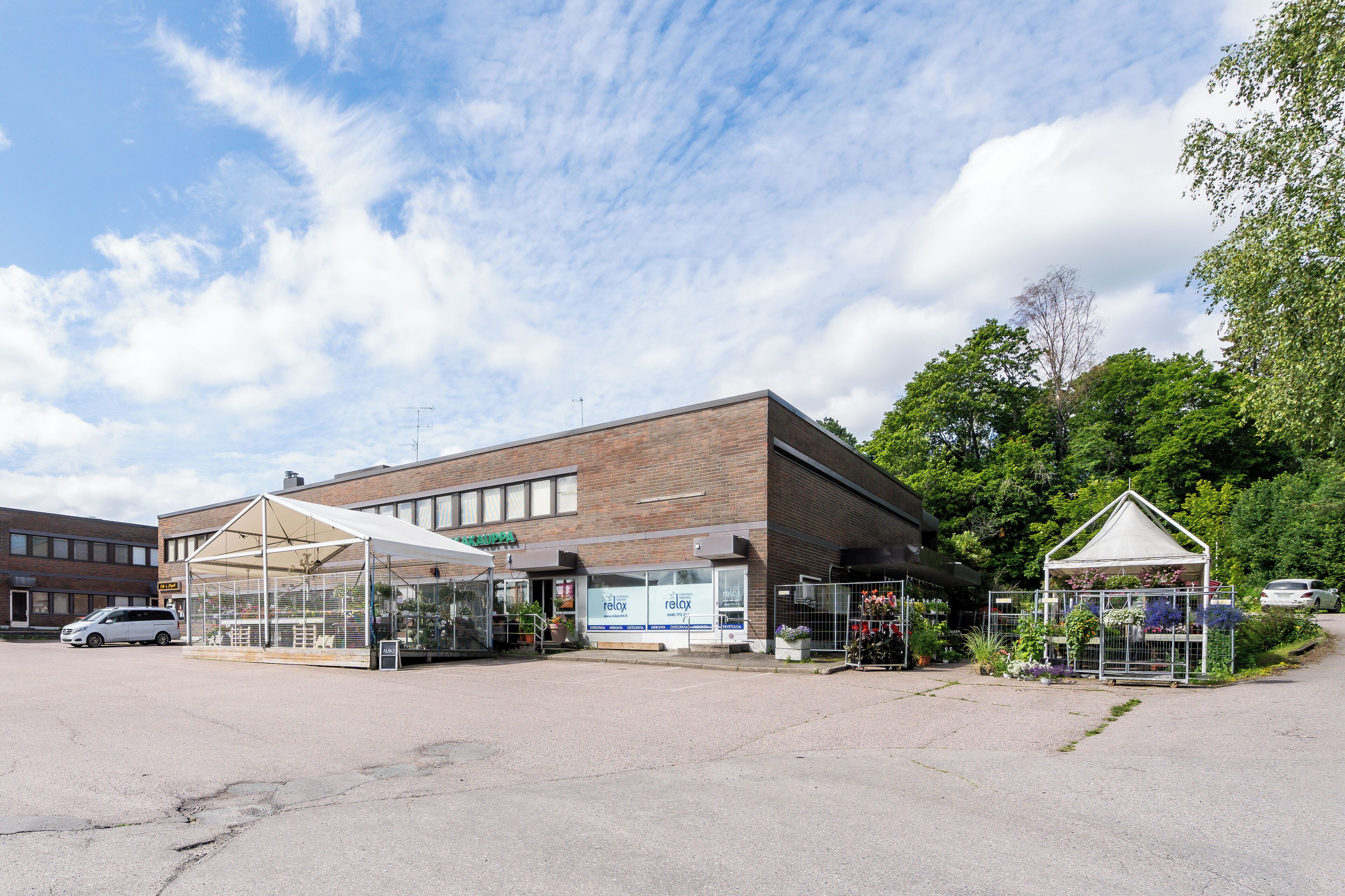 Vista frontal de la propiedad