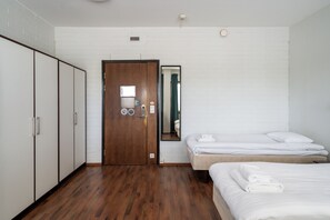 مكتب وواي فاي مجانًا وملاءات أسرّة